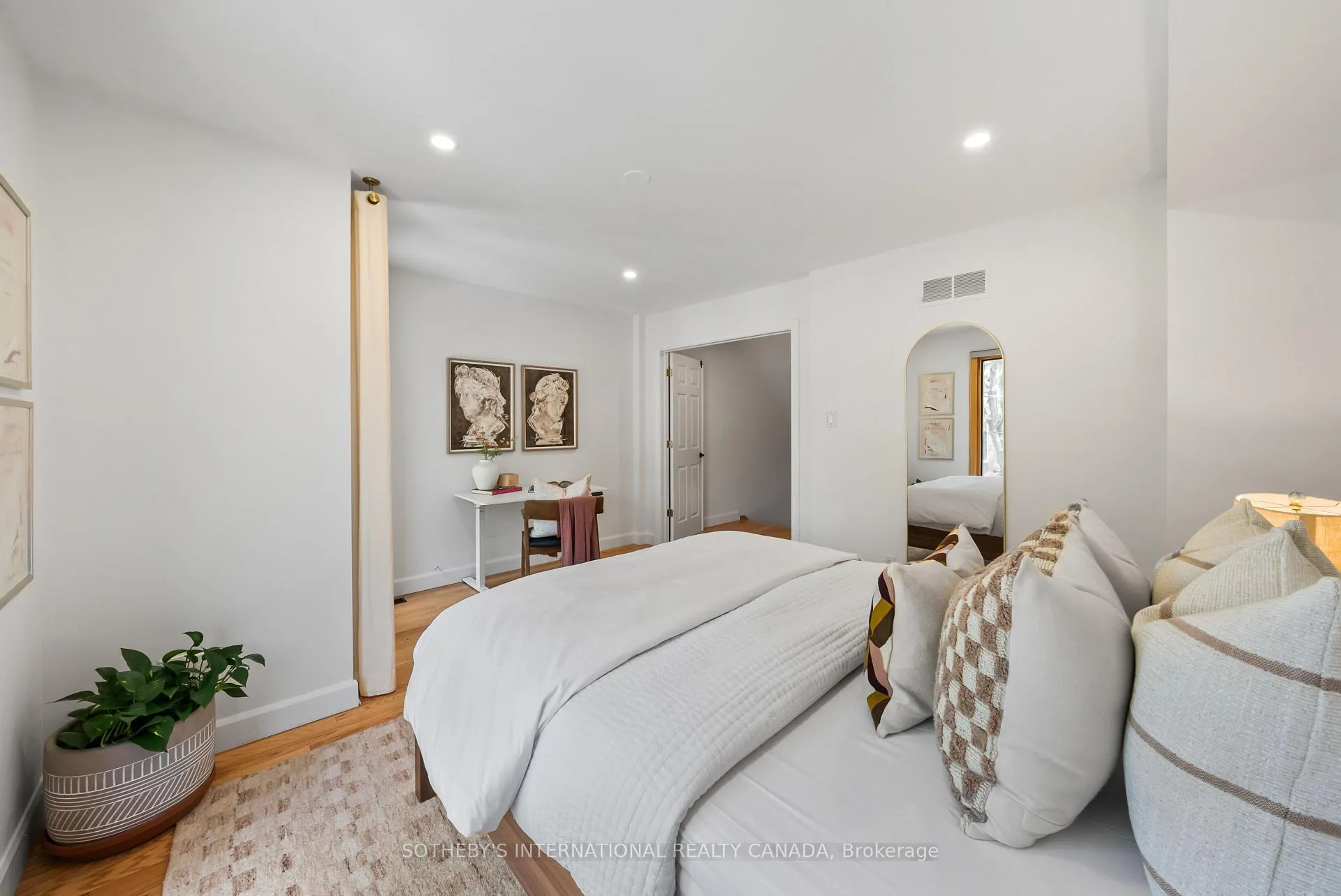 Photo 20 of 111A Alcorn Avenue, Toronto, Yonge-St. Clair — HOMEH