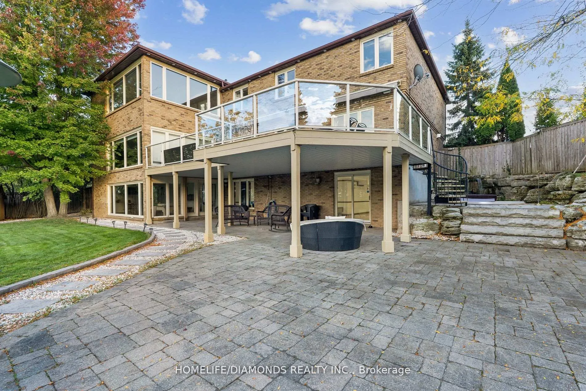 Photo 3 of 47 Ridge Point Drive, St. Catharines, Burleigh Hill — HOMEH