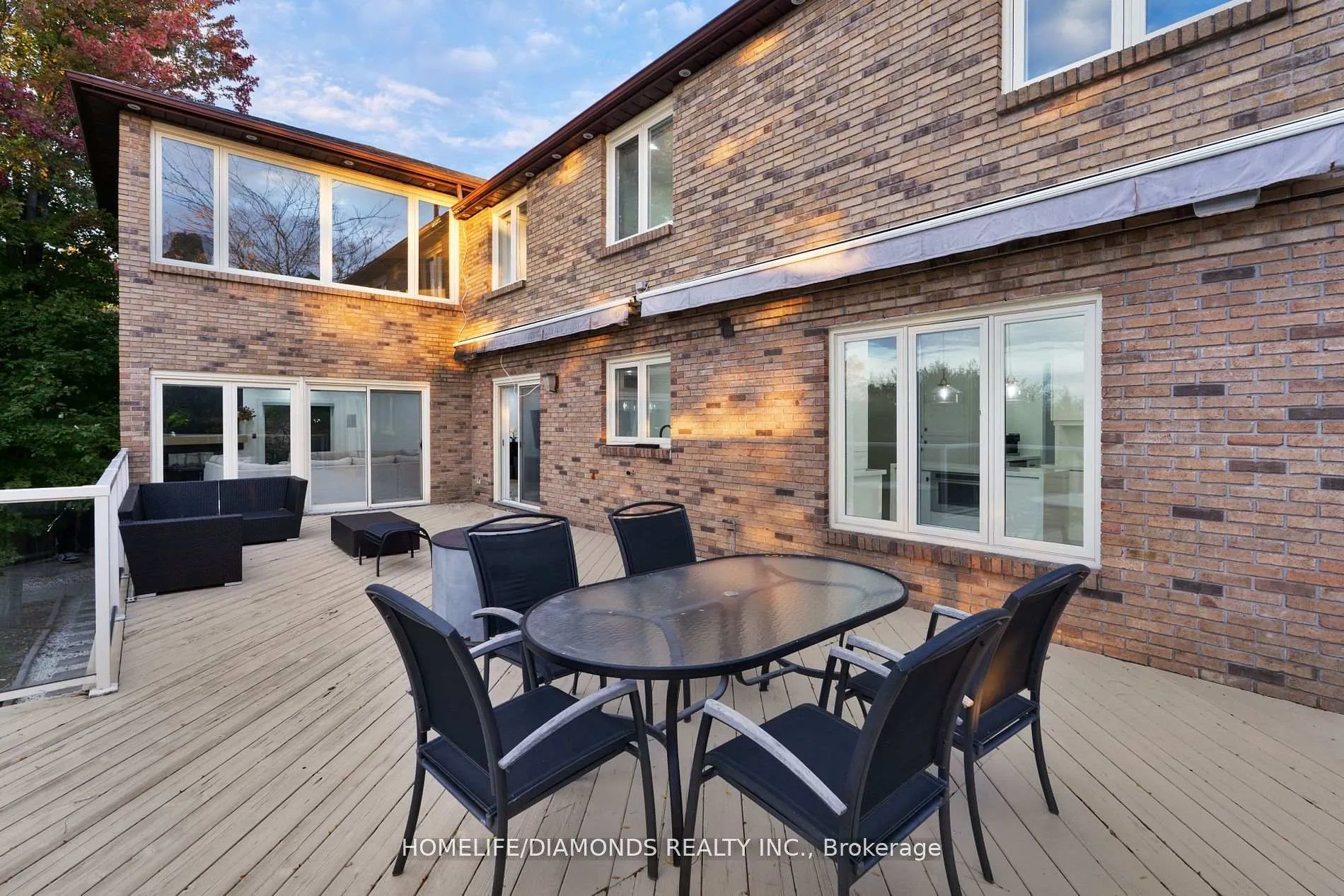 Photo 4 of 47 Ridge Point Drive, St. Catharines, Burleigh Hill — HOMEH