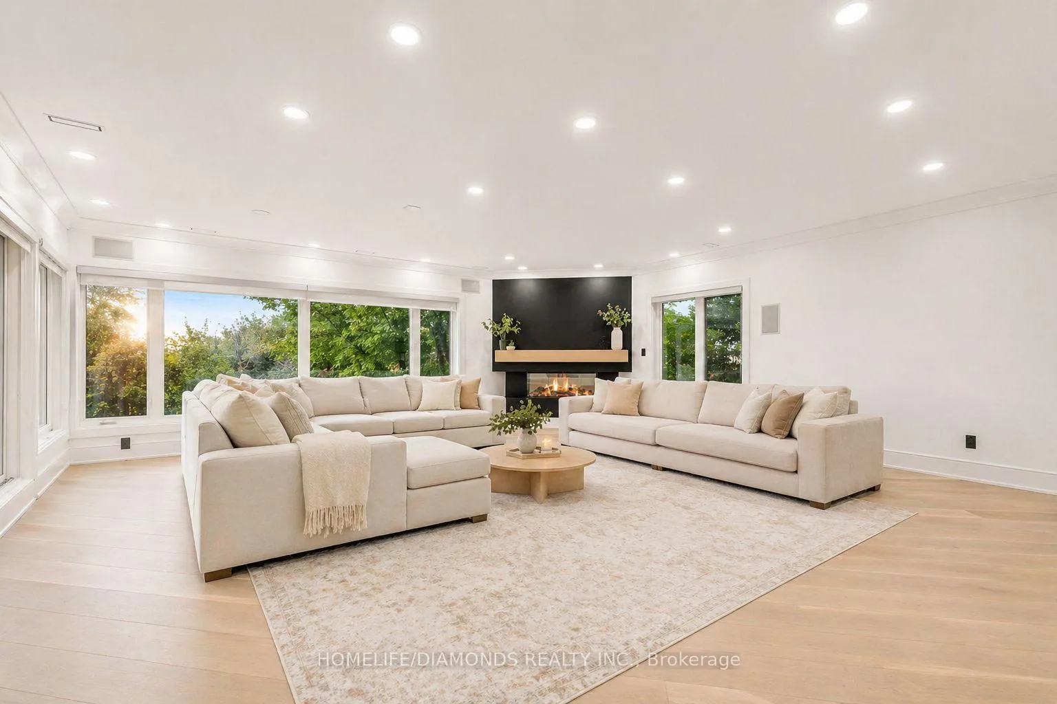 Photo 7 of 47 Ridge Point Drive, St. Catharines, Burleigh Hill — HOMEH