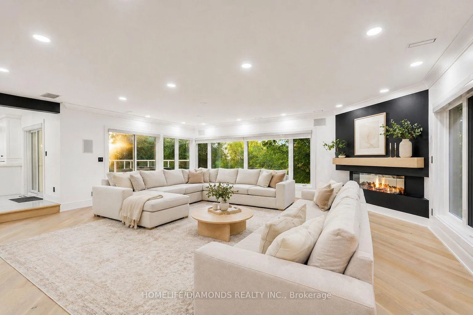 Photo 8 of 47 Ridge Point Drive, St. Catharines, Burleigh Hill — HOMEH