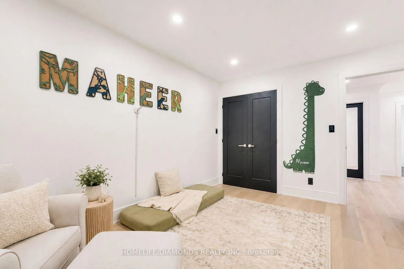 Photo 19 of 47 Ridge Point Drive, St. Catharines, Burleigh Hill — HOMEH