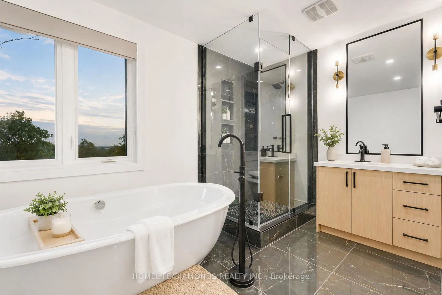 Photo 26 of 47 Ridge Point Drive, St. Catharines, Burleigh Hill — HOMEH