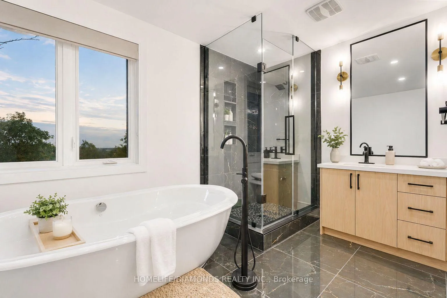 Photo 27 of 47 Ridge Point Drive, St. Catharines, Burleigh Hill — HOMEH