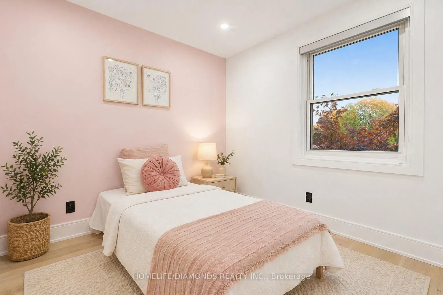 Photo 37 of 47 Ridge Point Drive, St. Catharines, Burleigh Hill — HOMEH