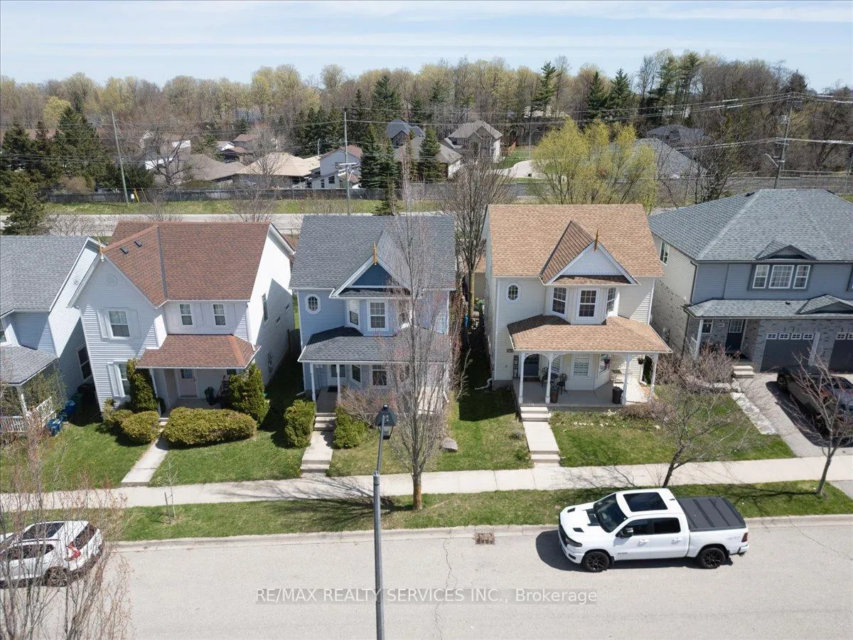 Photo 2 of 672 Zermatt Drive, Waterloo, Upper Beechwood — HOMEH