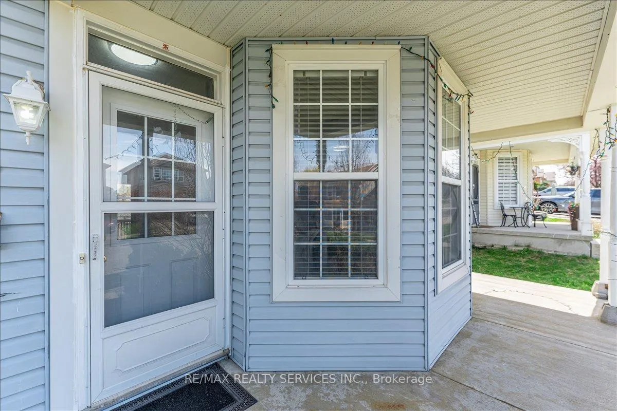 Photo 7 of 672 Zermatt Drive, Waterloo, Upper Beechwood — HOMEH