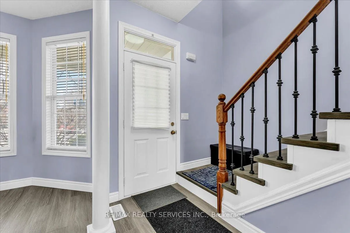 Photo 10 of 672 Zermatt Drive, Waterloo, Upper Beechwood — HOMEH
