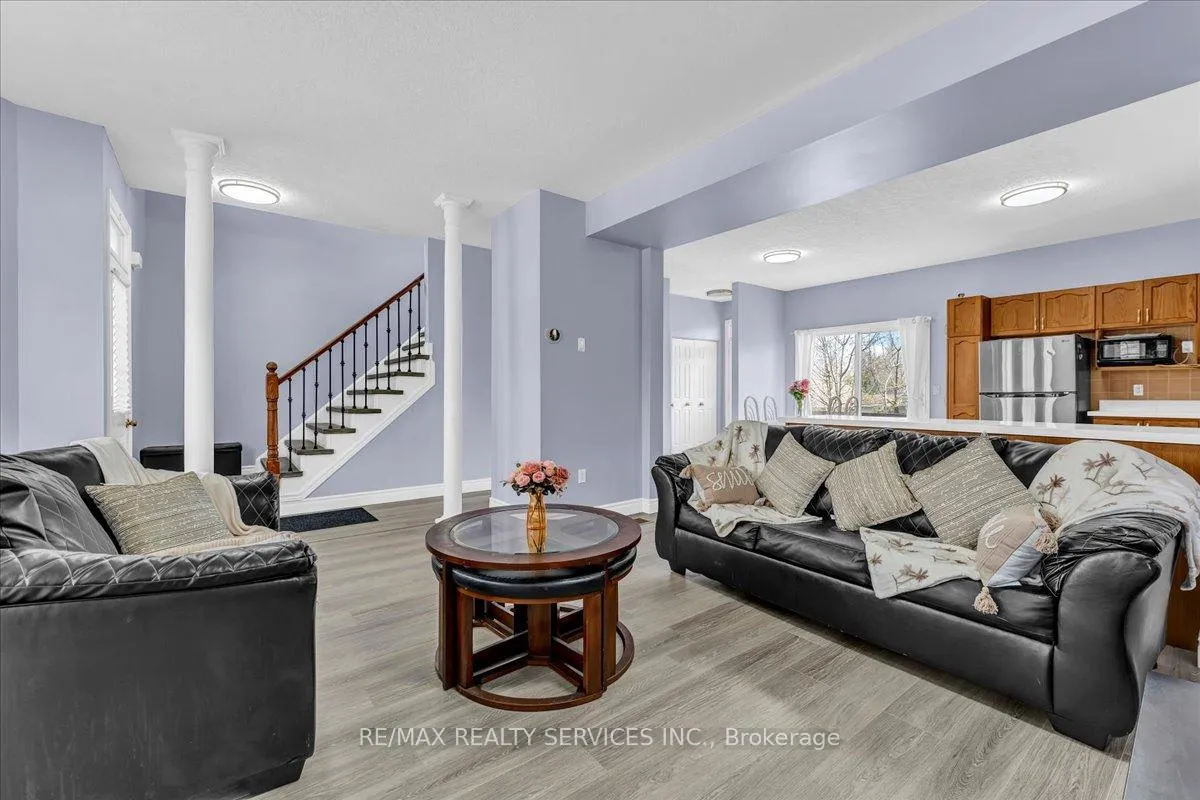 Photo 13 of 672 Zermatt Drive, Waterloo, Upper Beechwood — HOMEH