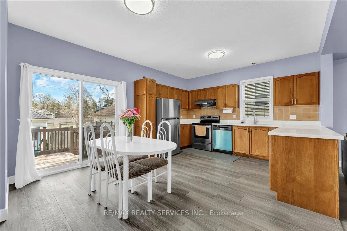 Photo 17 of 672 Zermatt Drive, Waterloo, Upper Beechwood — HOMEH