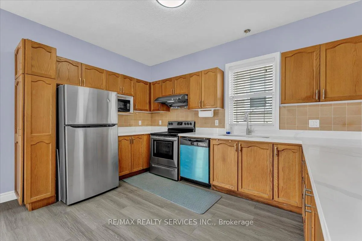 Photo 18 of 672 Zermatt Drive, Waterloo, Upper Beechwood — HOMEH
