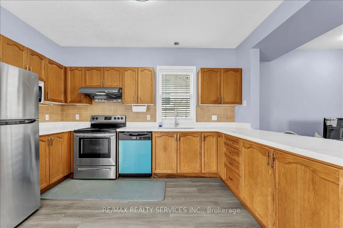 Photo 19 of 672 Zermatt Drive, Waterloo, Upper Beechwood — HOMEH