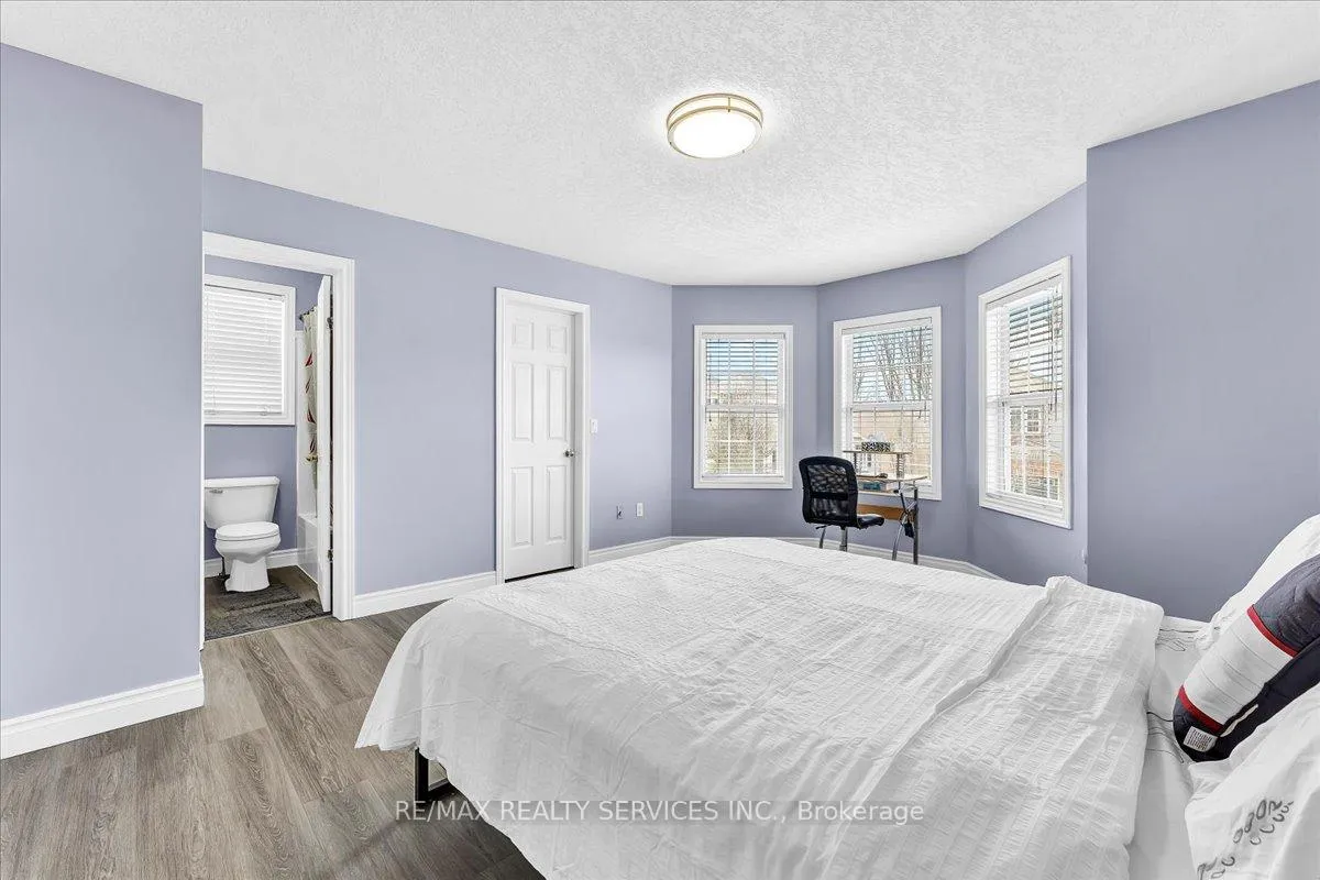Photo 24 of 672 Zermatt Drive, Waterloo, Upper Beechwood — HOMEH