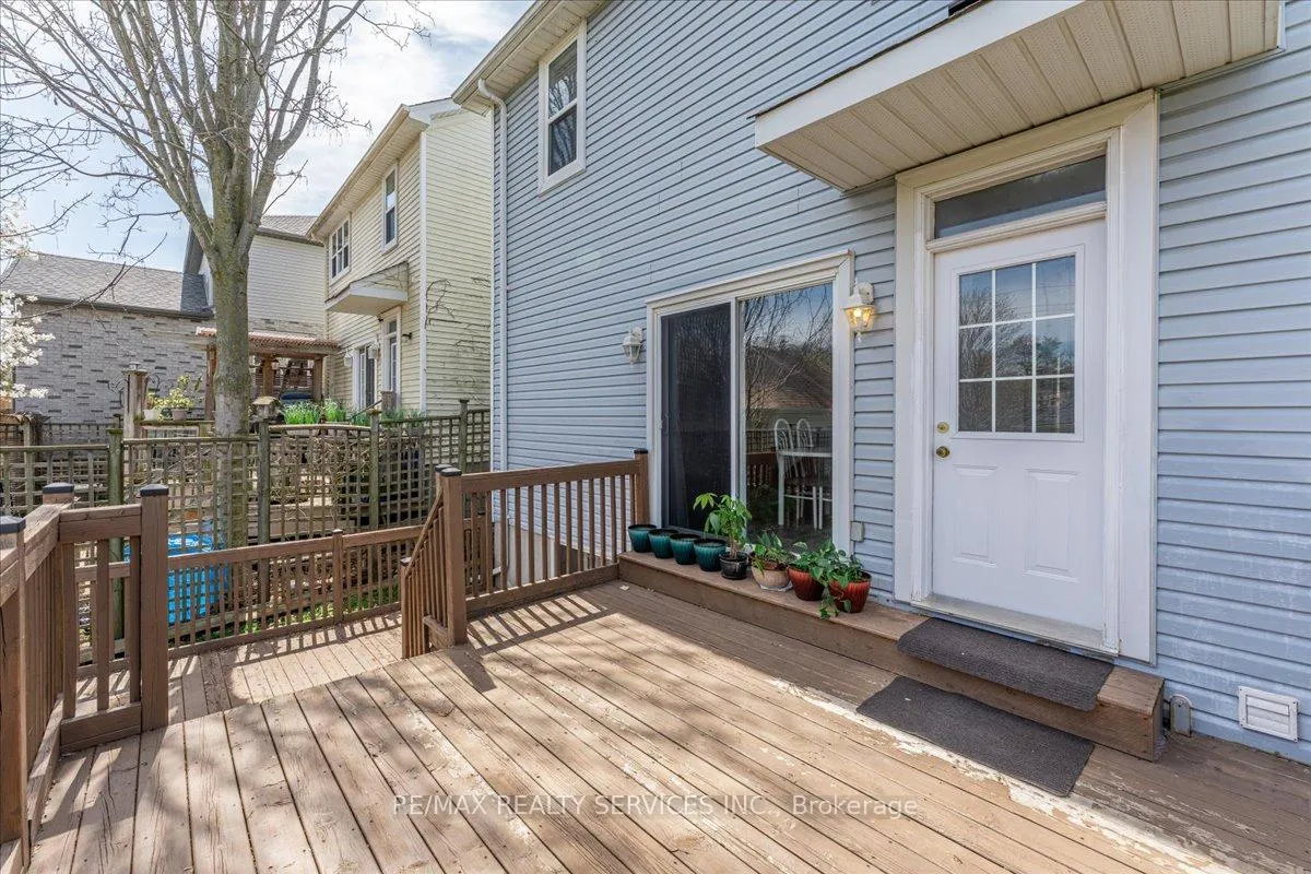 Photo 35 of 672 Zermatt Drive, Waterloo, Upper Beechwood — HOMEH
