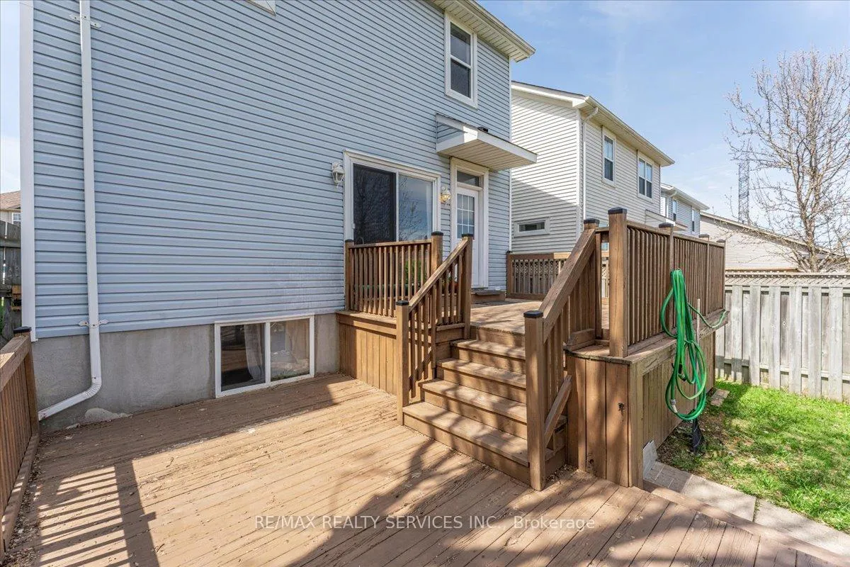 Photo 36 of 672 Zermatt Drive, Waterloo, Upper Beechwood — HOMEH