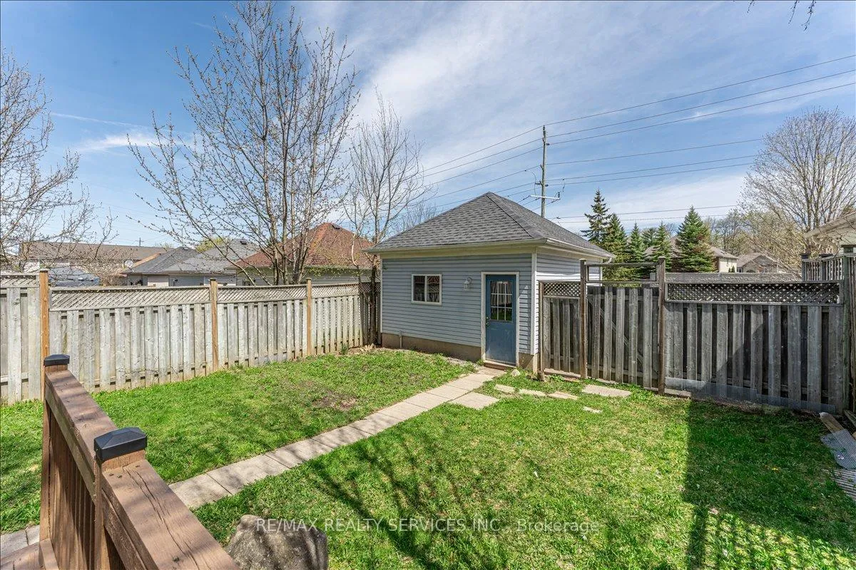 Photo 39 of 672 Zermatt Drive, Waterloo, Upper Beechwood — HOMEH