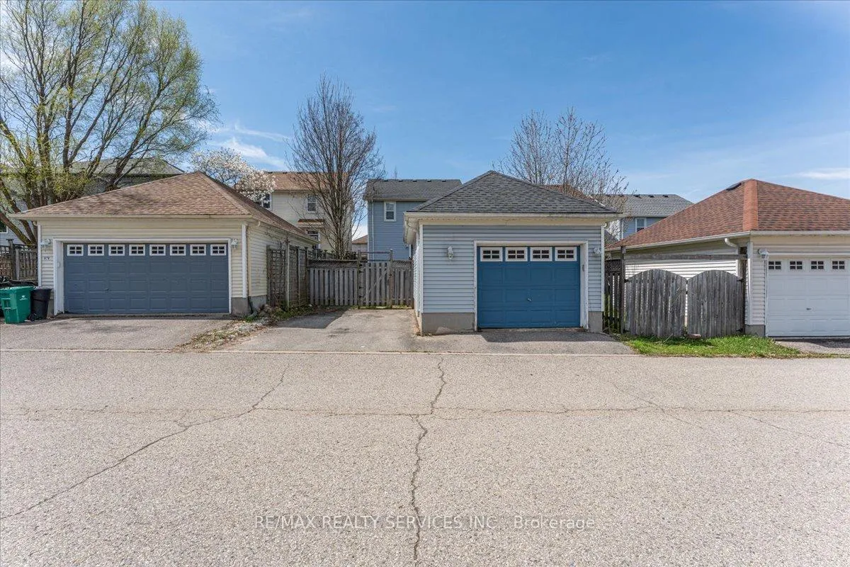 Photo 42 of 672 Zermatt Drive, Waterloo, Upper Beechwood — HOMEH