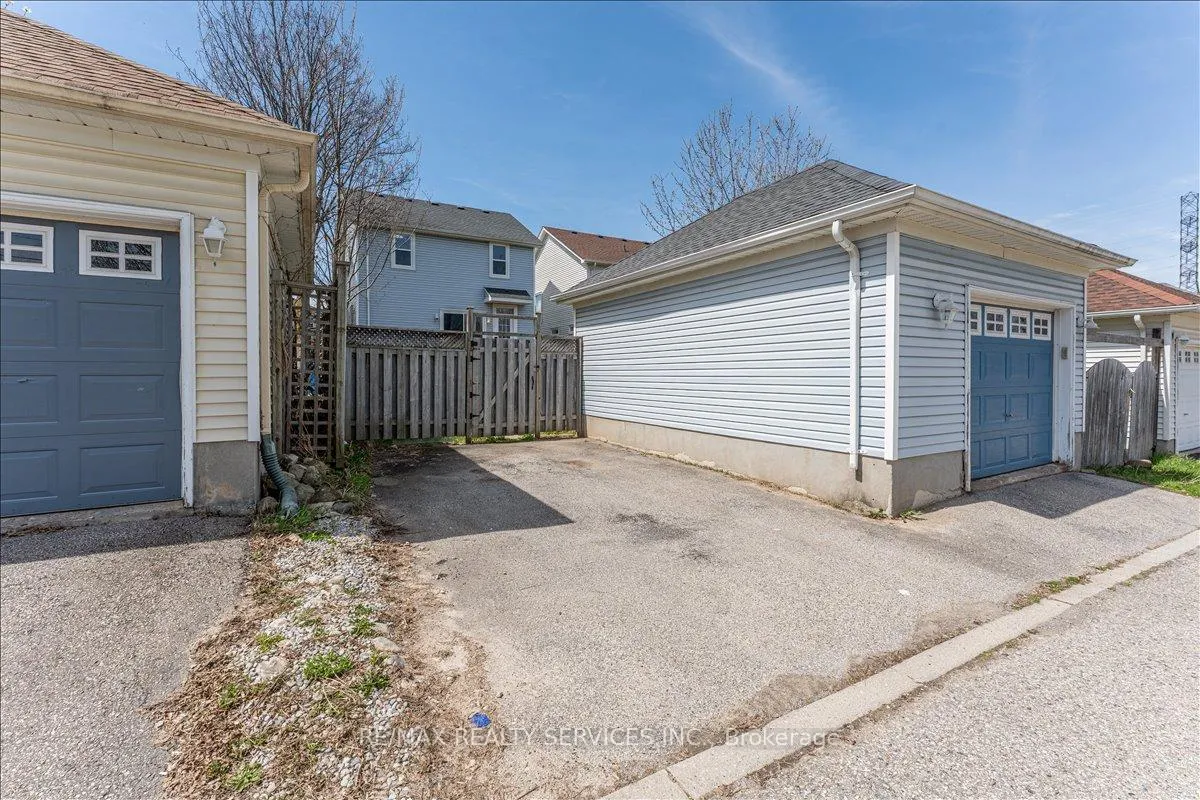 Photo 43 of 672 Zermatt Drive, Waterloo, Upper Beechwood — HOMEH