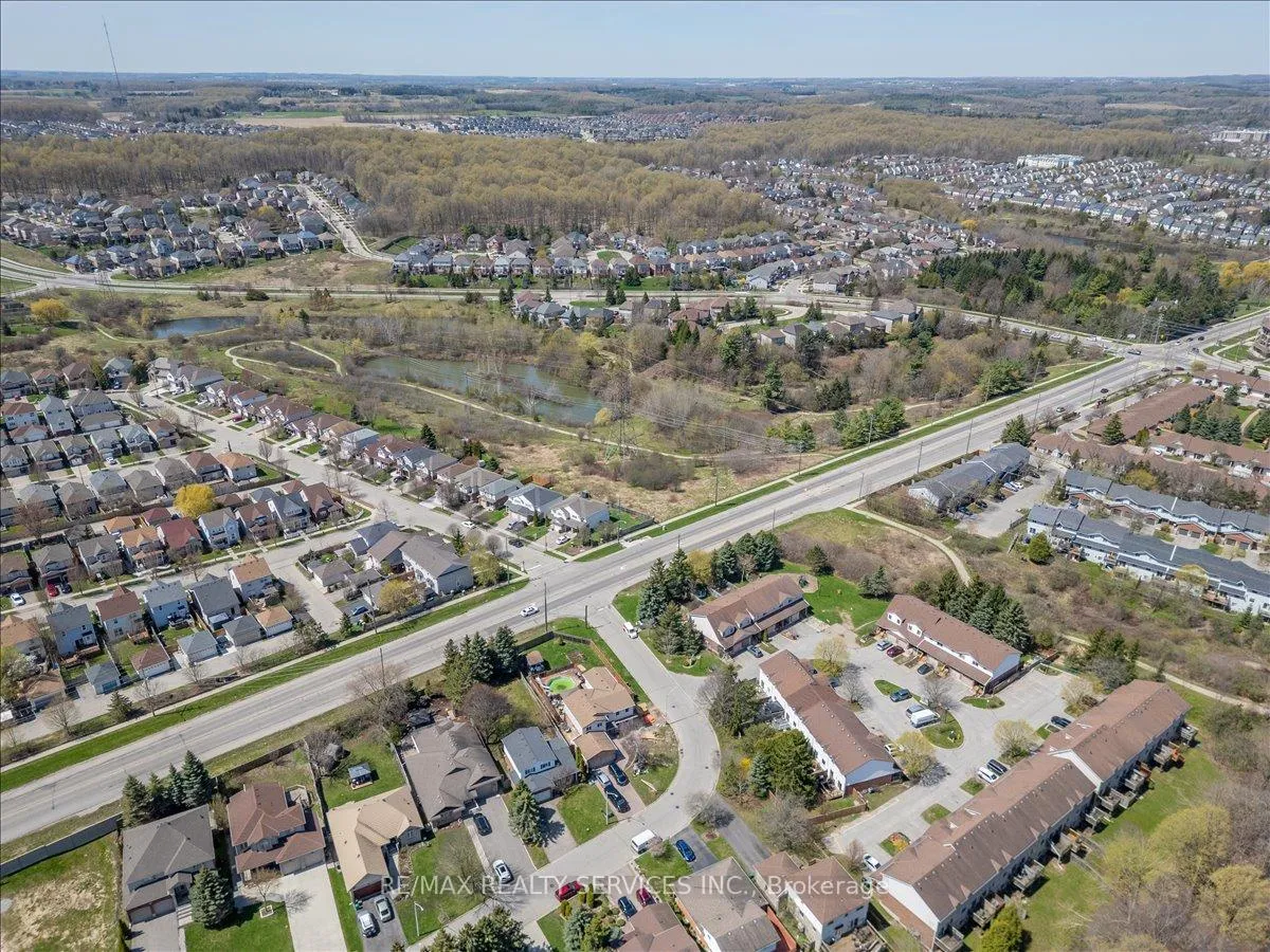 Photo 47 of 672 Zermatt Drive, Waterloo, Upper Beechwood — HOMEH