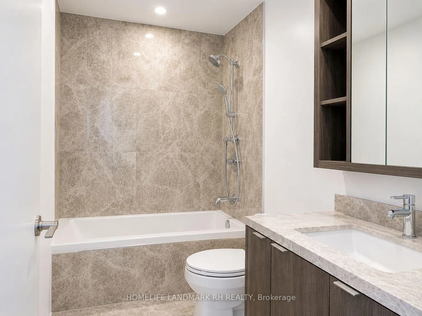 Photo 5 of Unit 3103, 115 Blue Jays Way, Toronto, Waterfront Communities — HOMEH