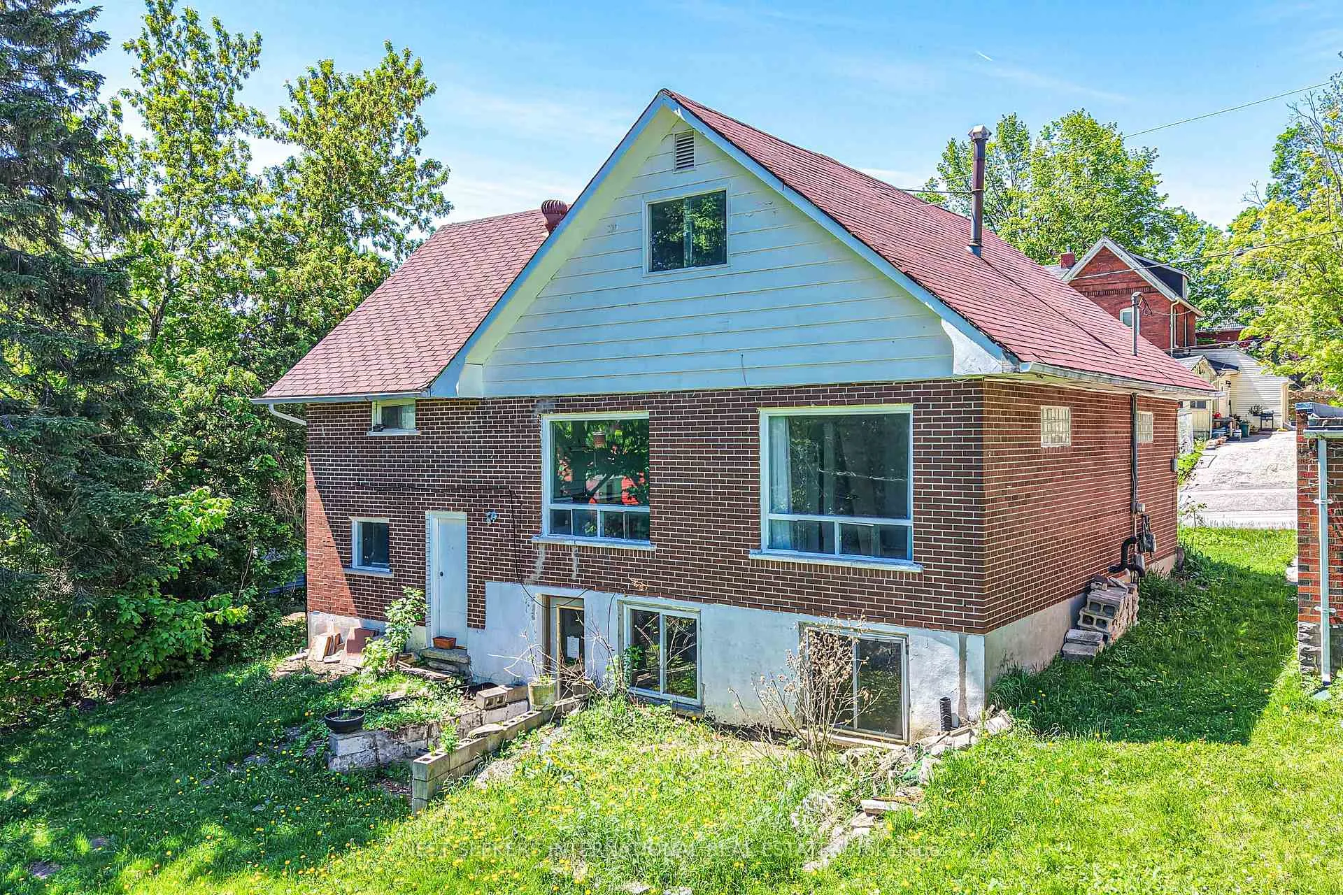 Photo 5 of 166 Laclie Street, Orillia — HOMEH