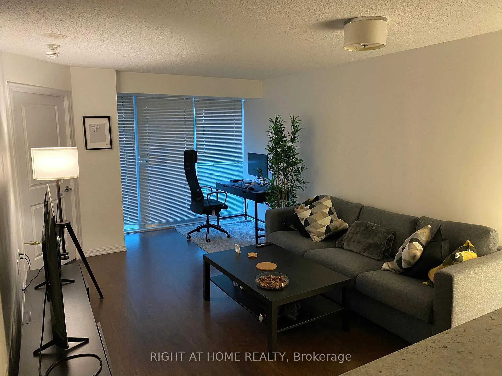 Photo 6 of Unit 1403, 125 Western Battery Road, Toronto, Niagara — HOMEH
