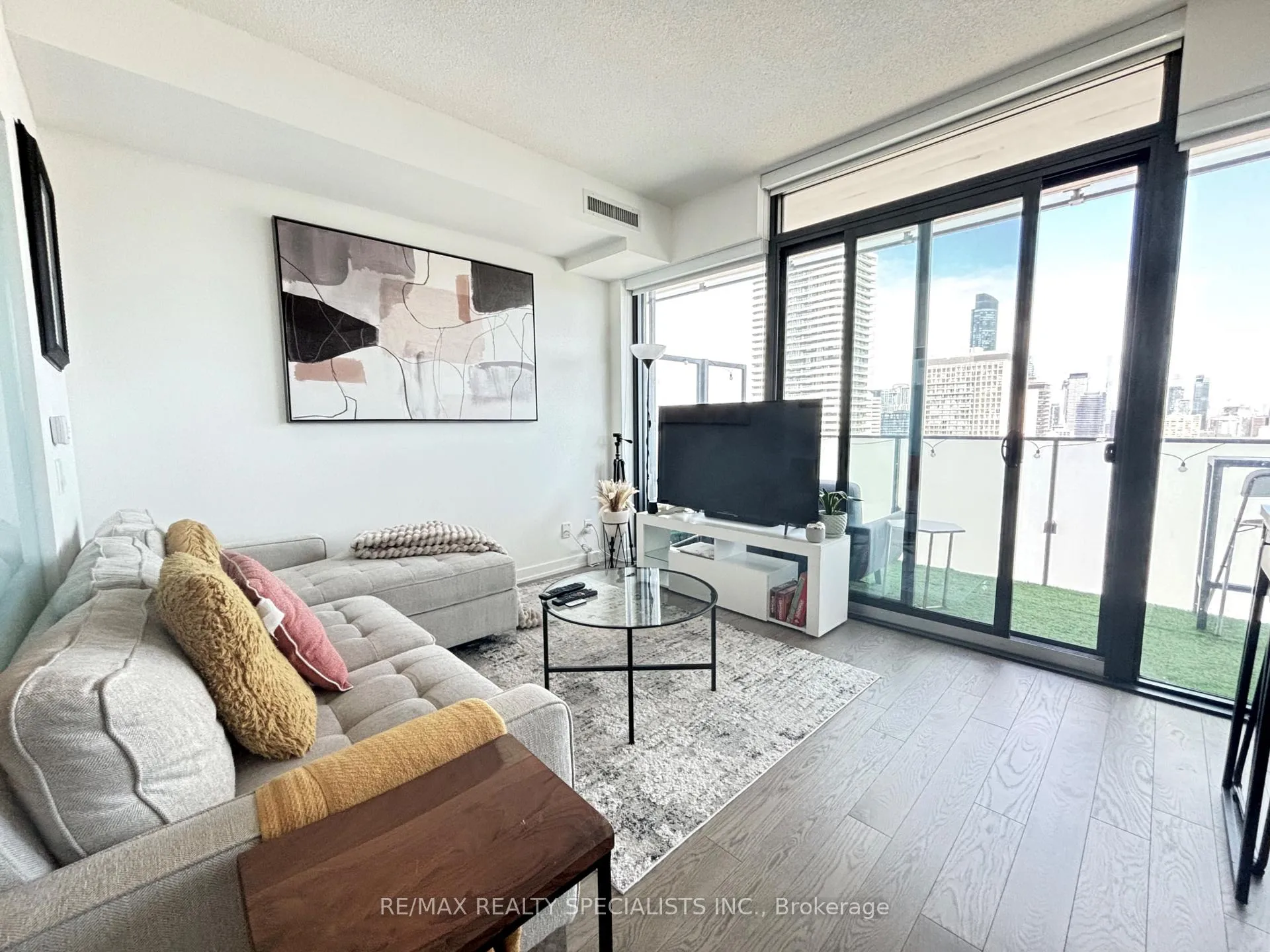 Photo 2 of Unit 3214, 25 Richmond Street E, Toronto, Church-Yonge Corridor — HOMEH