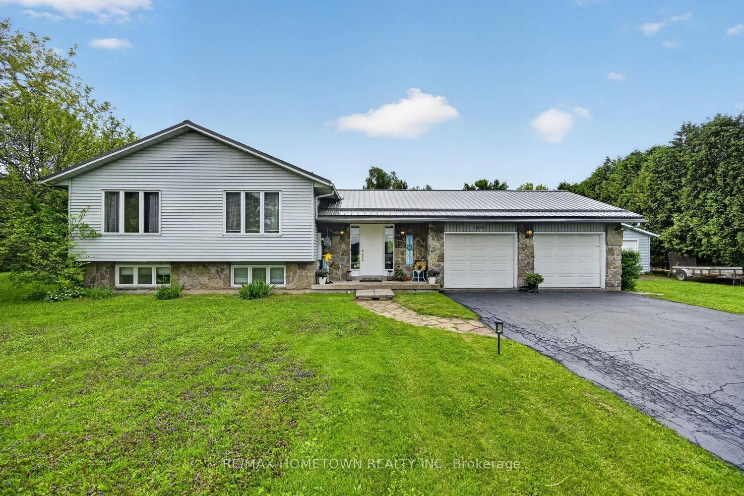 Front of 1599 County Rd 2