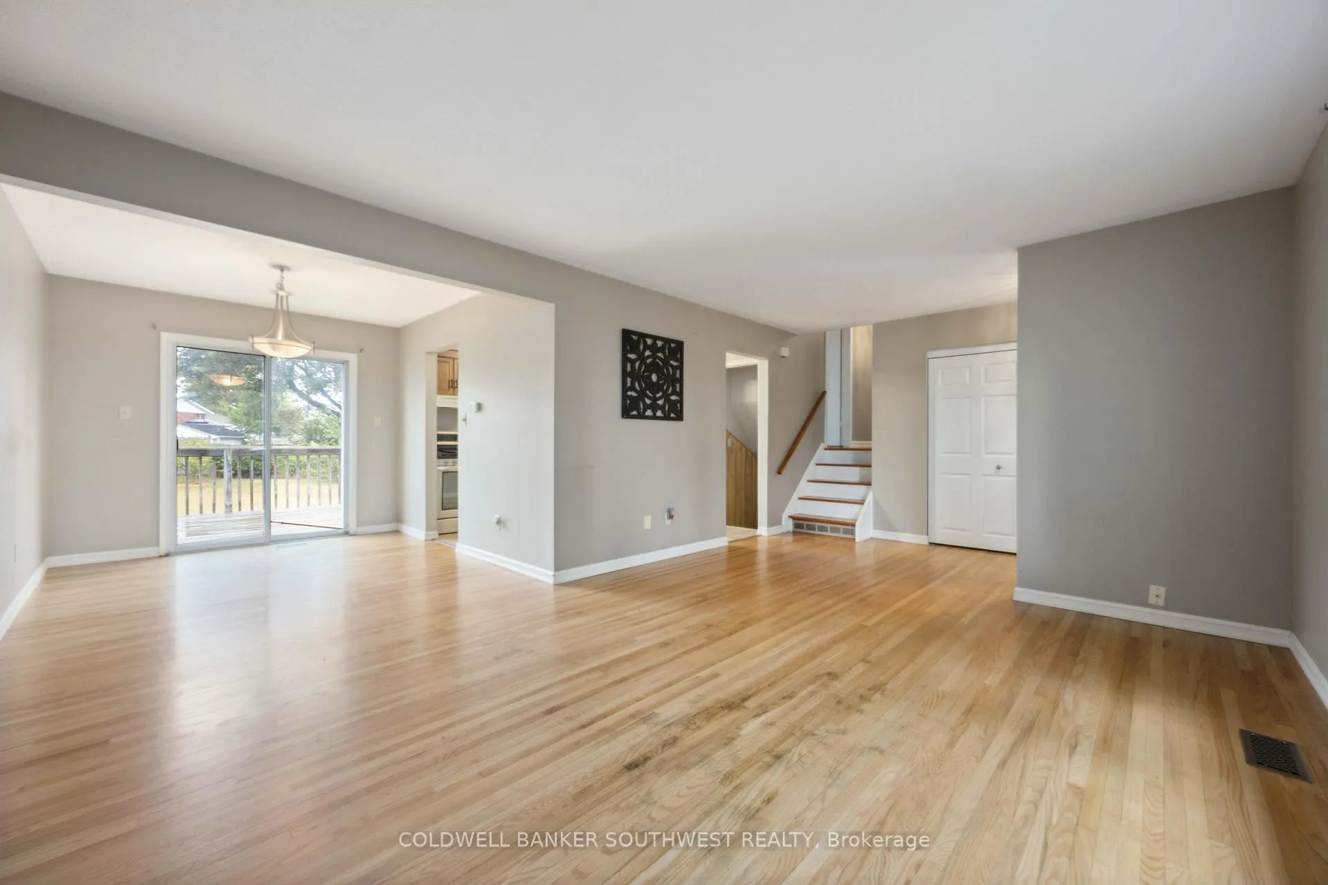 Photo 6 of 1060 Camelot Crescent, Sarnia — HOMEH