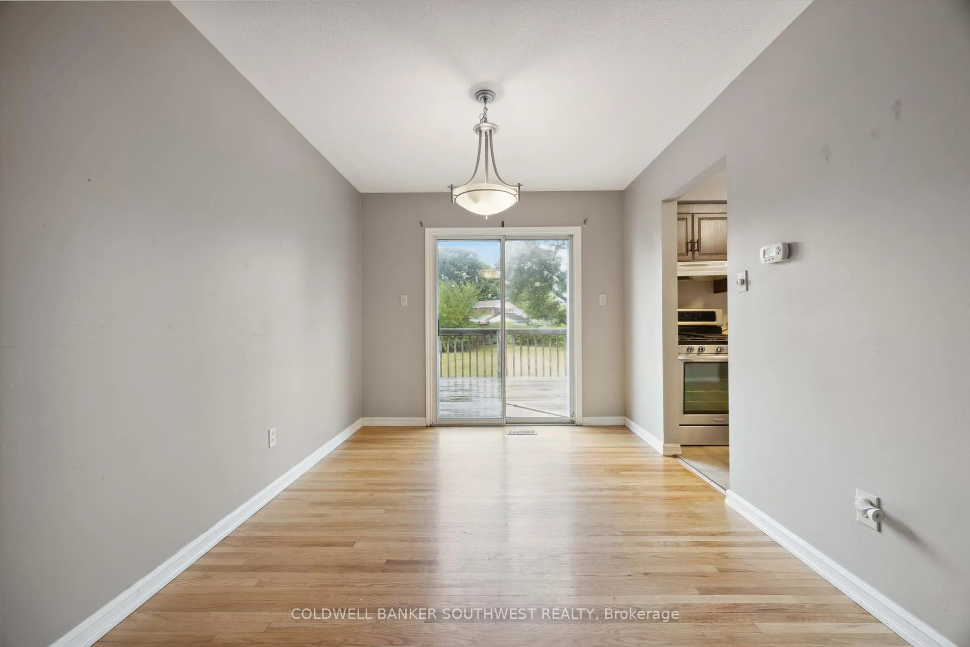 Photo 7 of 1060 Camelot Crescent, Sarnia — HOMEH