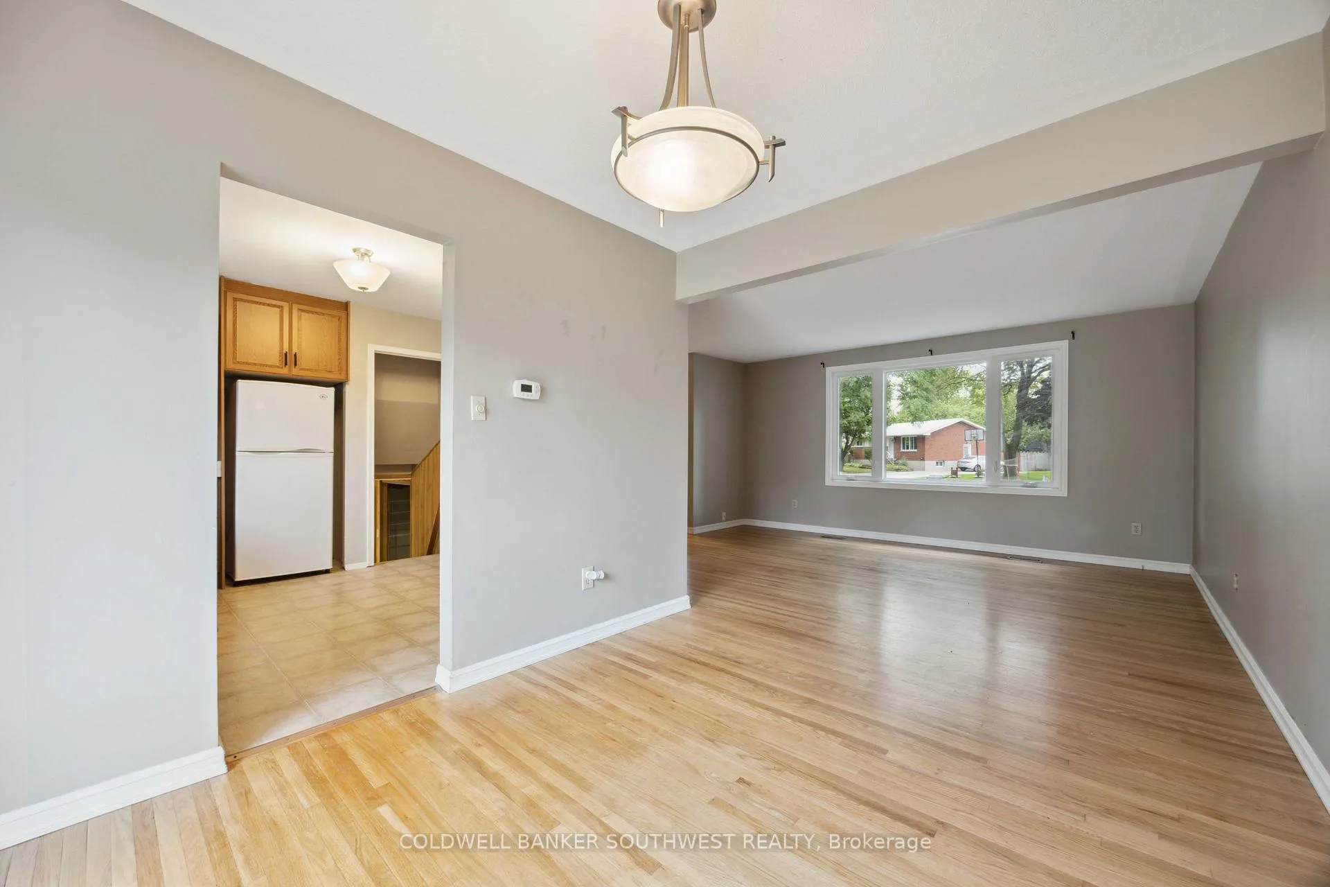 Photo 8 of 1060 Camelot Crescent, Sarnia — HOMEH