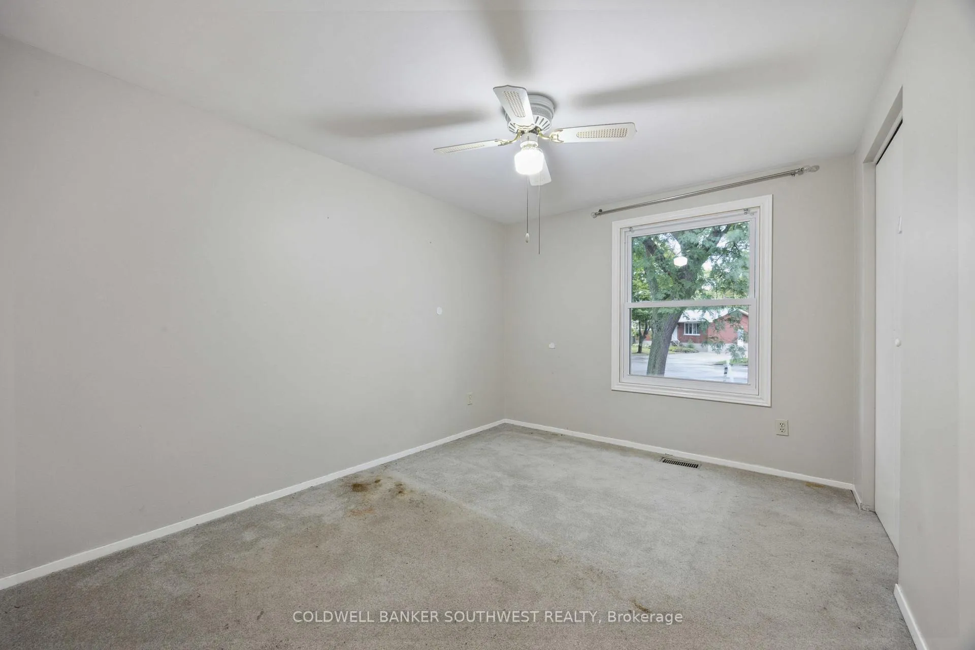 Photo 12 of 1060 Camelot Crescent, Sarnia — HOMEH