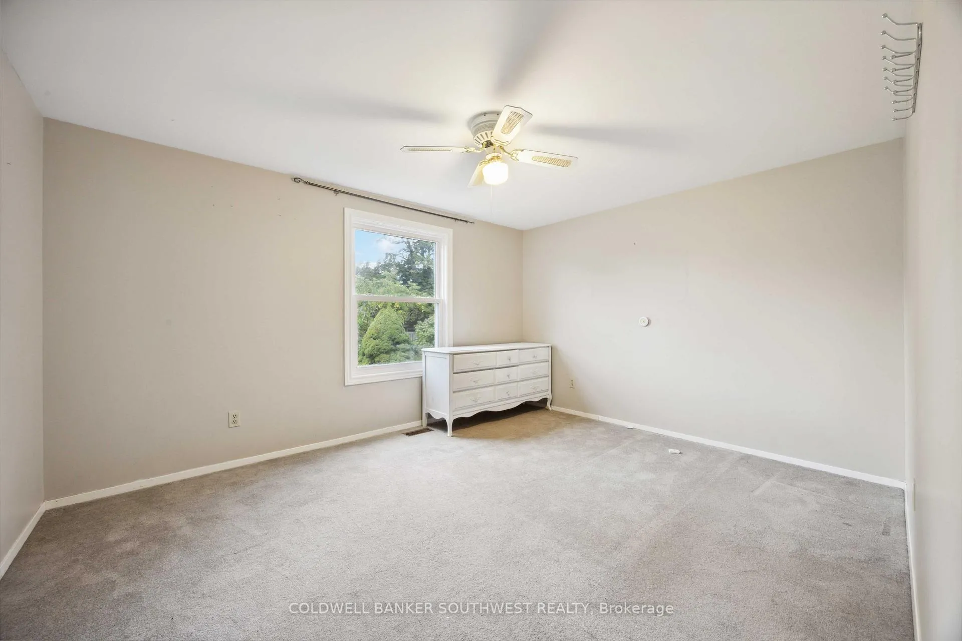 Photo 15 of 1060 Camelot Crescent, Sarnia — HOMEH