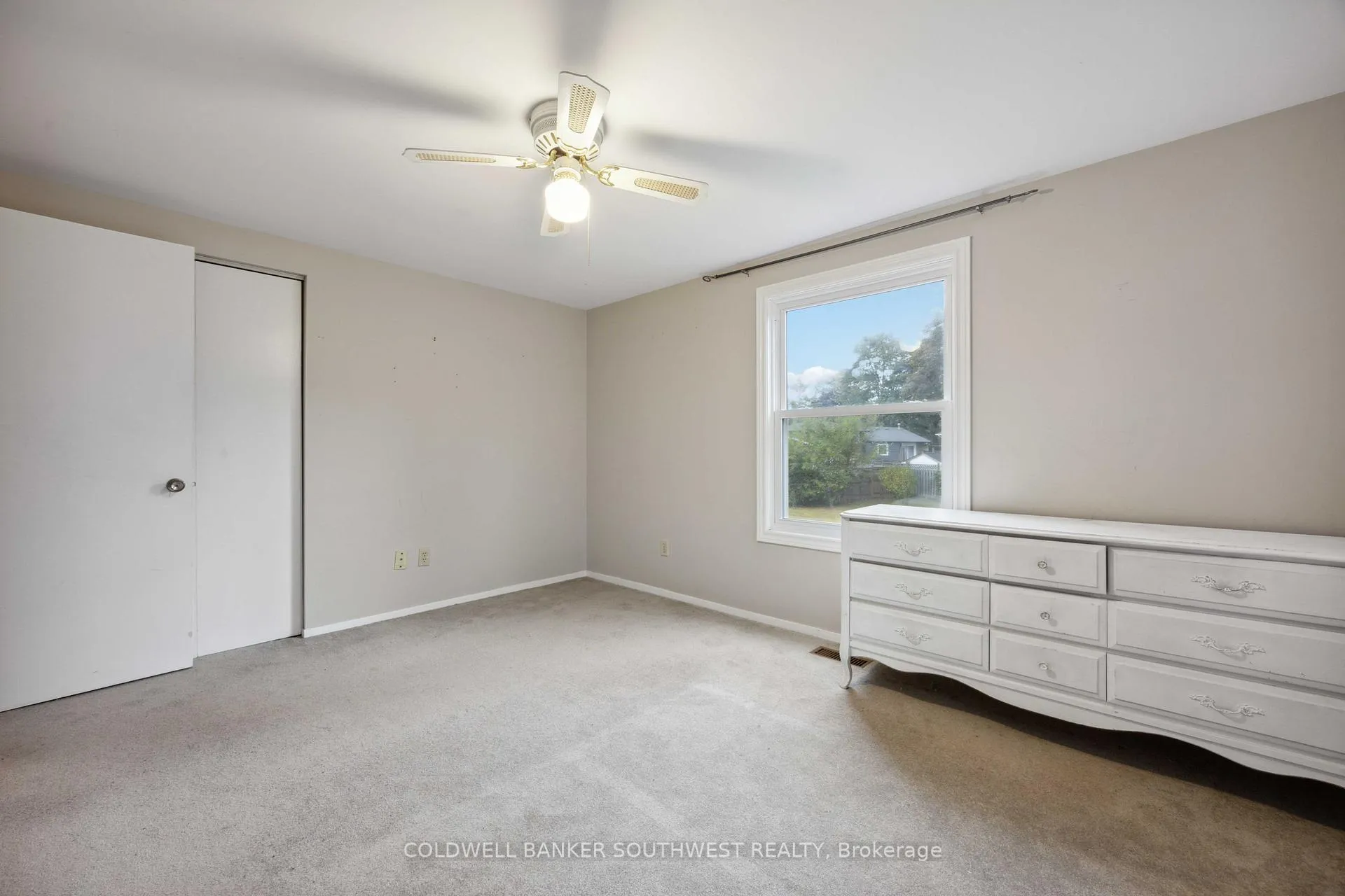 Photo 16 of 1060 Camelot Crescent, Sarnia — HOMEH