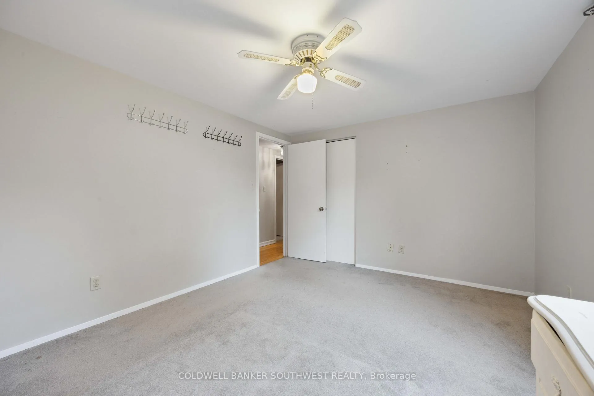 Photo 17 of 1060 Camelot Crescent, Sarnia — HOMEH