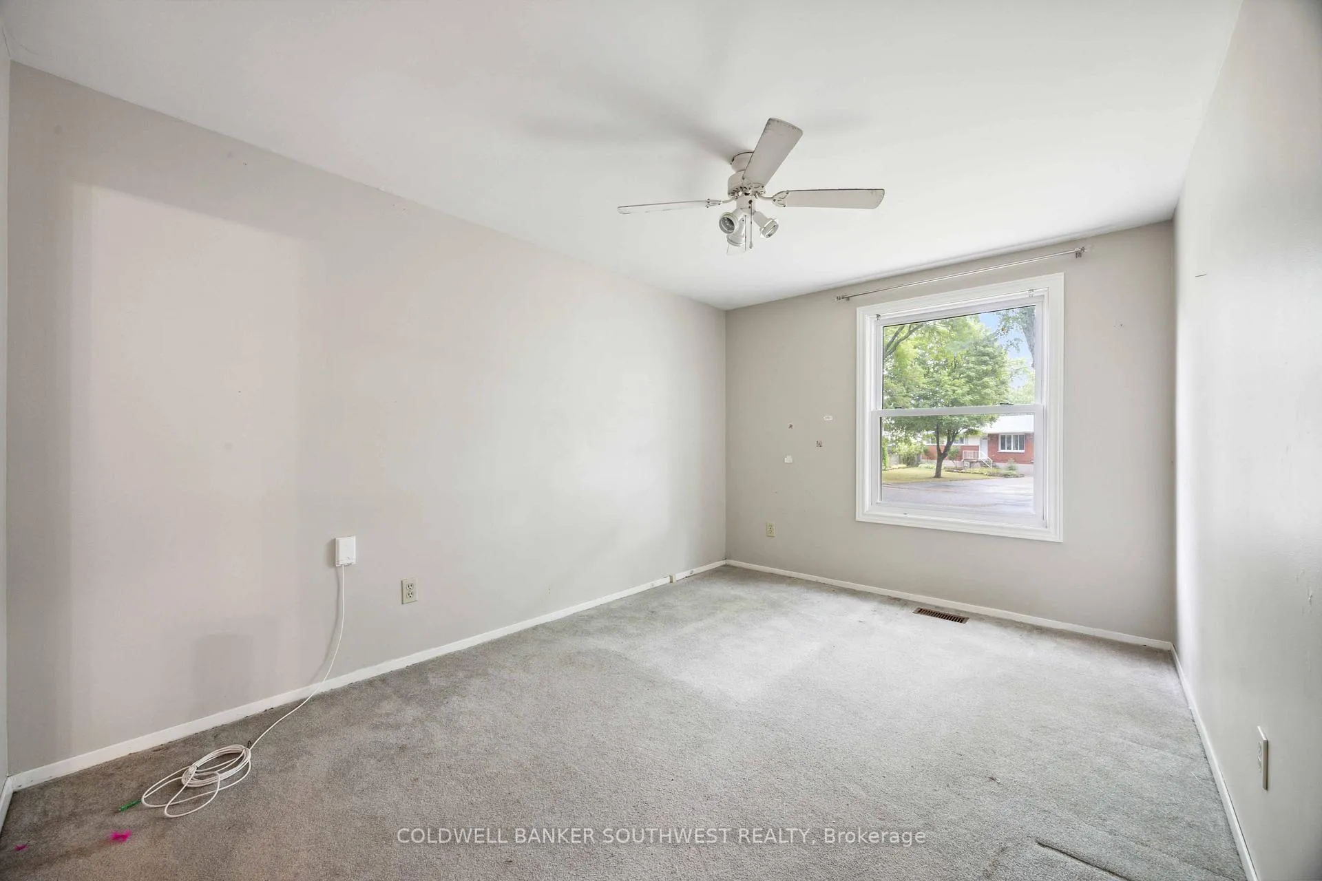 Photo 18 of 1060 Camelot Crescent, Sarnia — HOMEH
