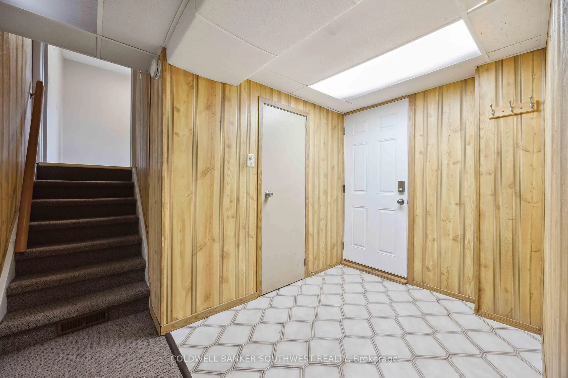Photo 23 of 1060 Camelot Crescent, Sarnia — HOMEH