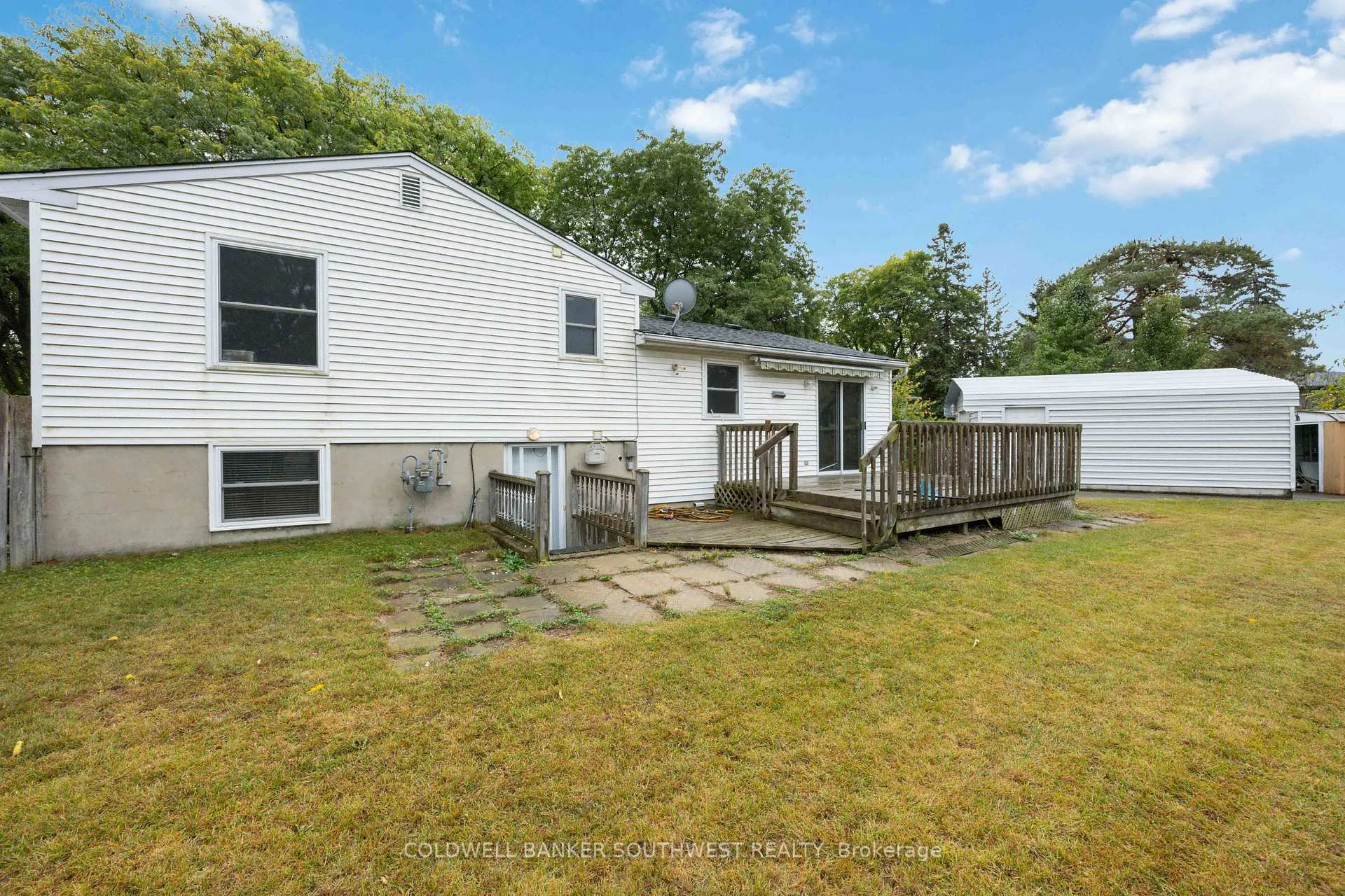 Photo 24 of 1060 Camelot Crescent, Sarnia — HOMEH