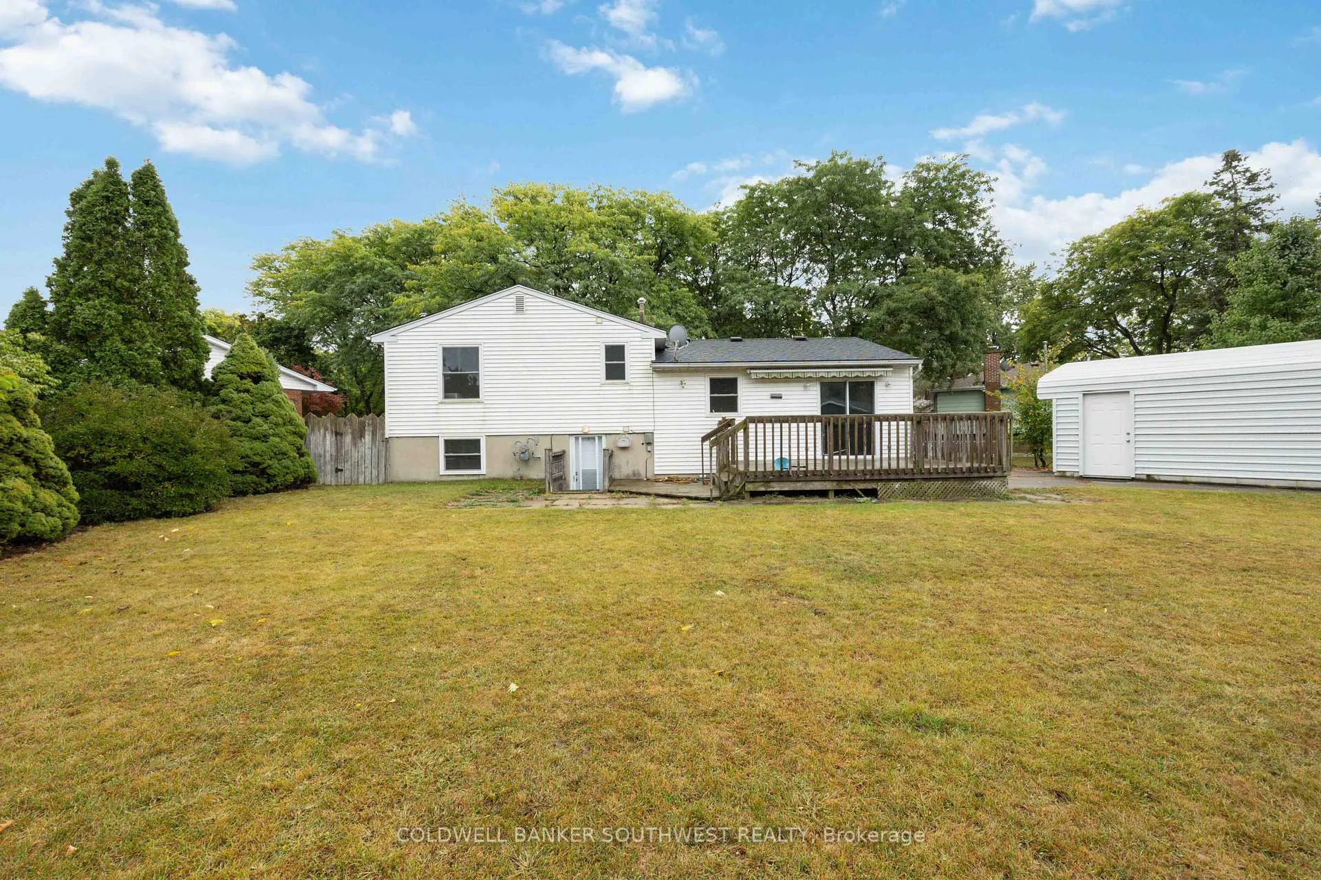 Photo 25 of 1060 Camelot Crescent, Sarnia — HOMEH