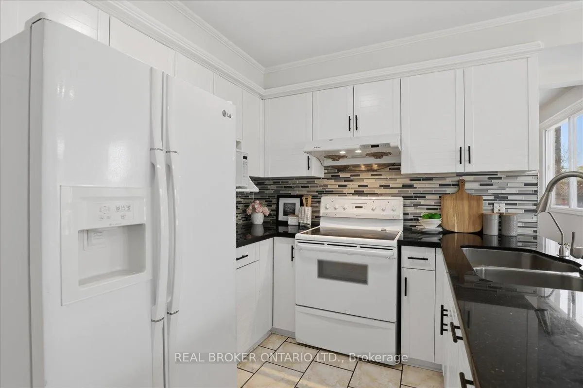 Photo 11 of 71 West Acres Crescent, Kitchener — HOMEH