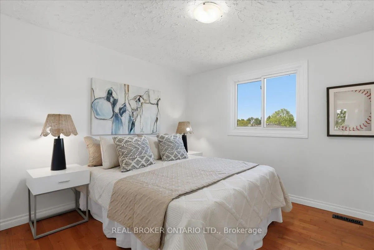 Photo 15 of 71 West Acres Crescent, Kitchener — HOMEH