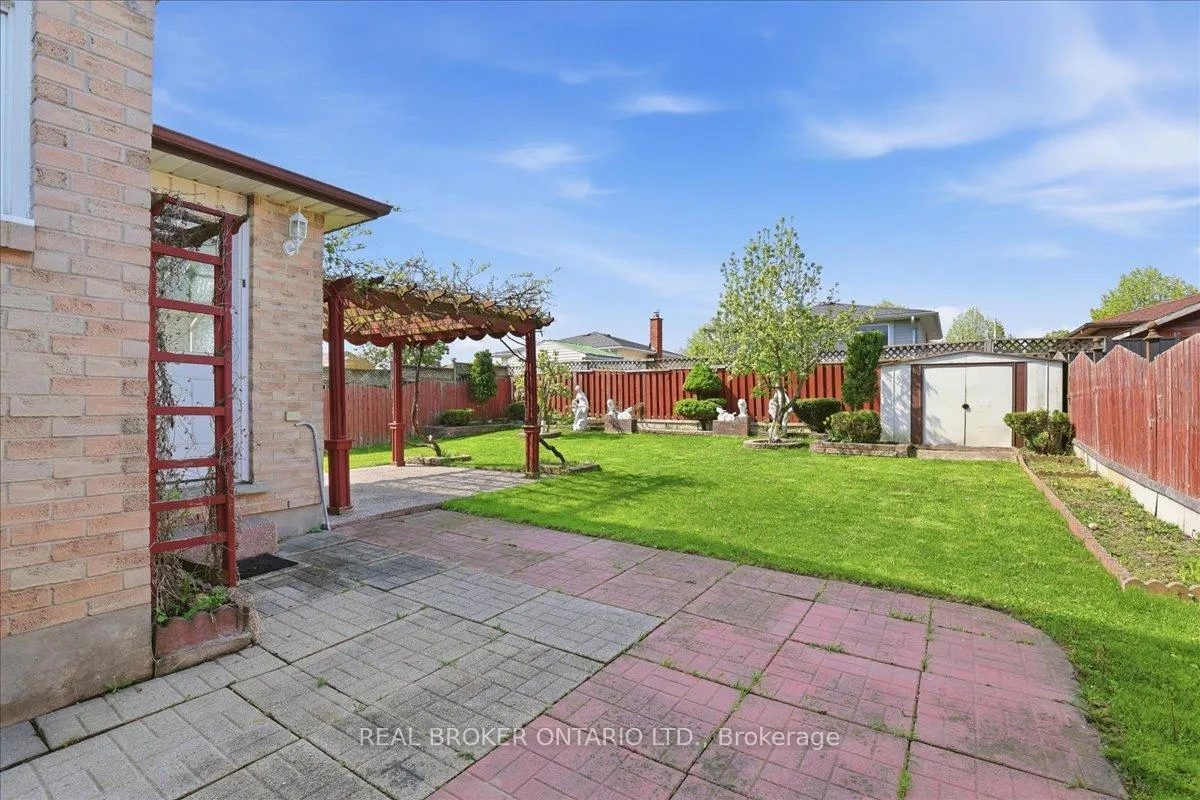 Photo 25 of 71 West Acres Crescent, Kitchener — HOMEH