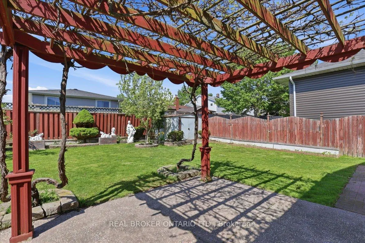 Photo 27 of 71 West Acres Crescent, Kitchener — HOMEH