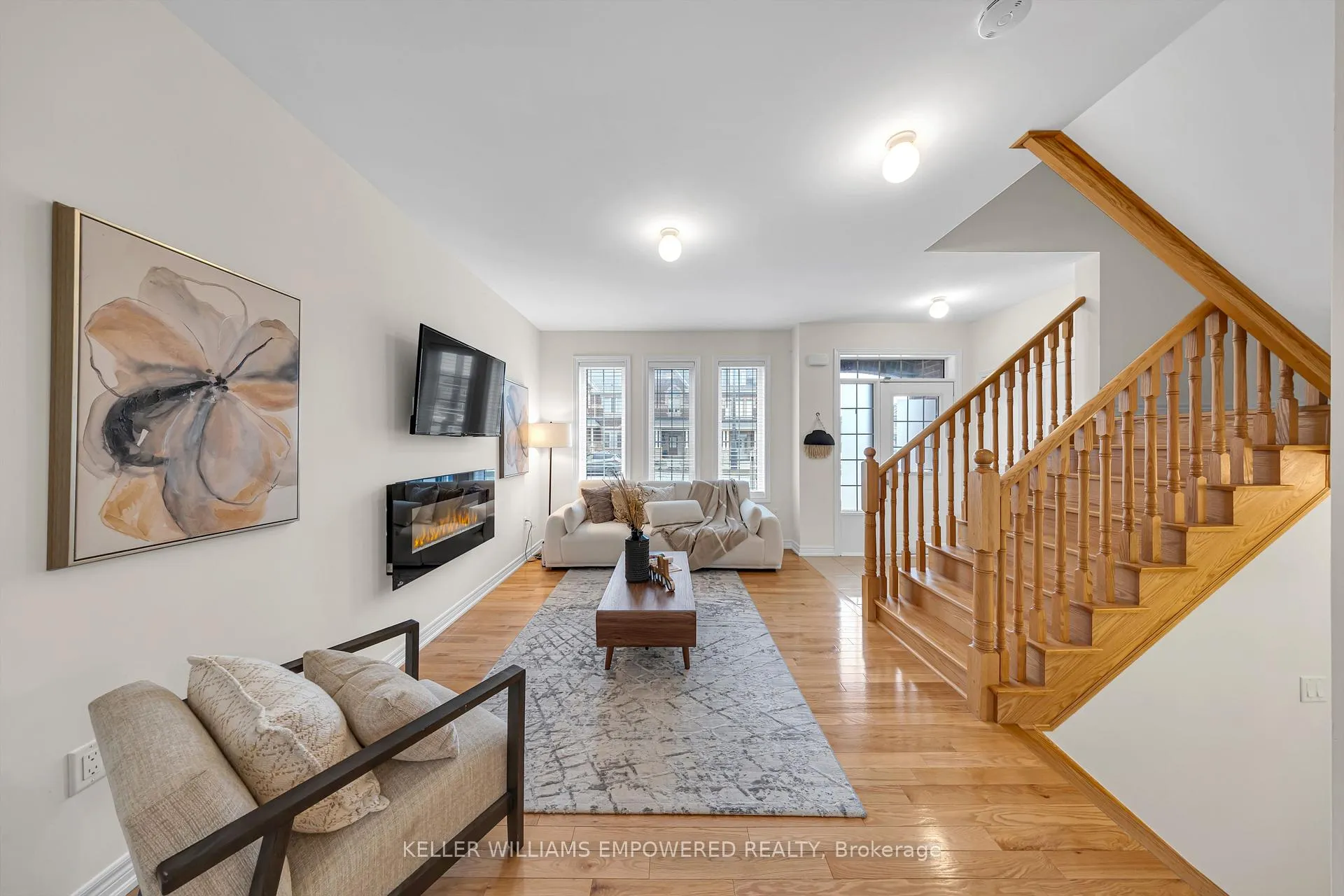 Photo 2 of 250 Barons Street, Vaughan, Kleinburg — HOMEH