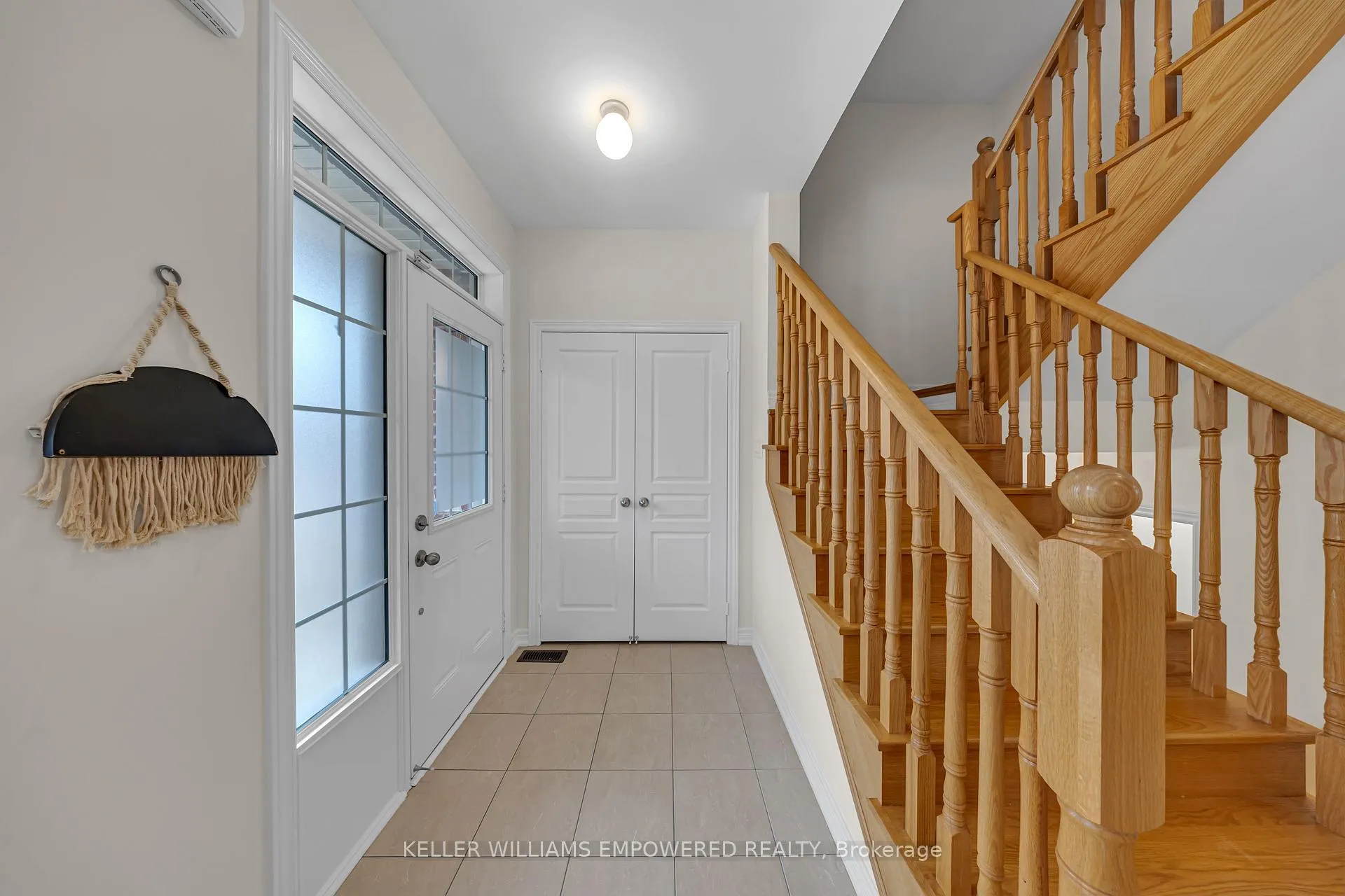 Photo 3 of 250 Barons Street, Vaughan, Kleinburg — HOMEH