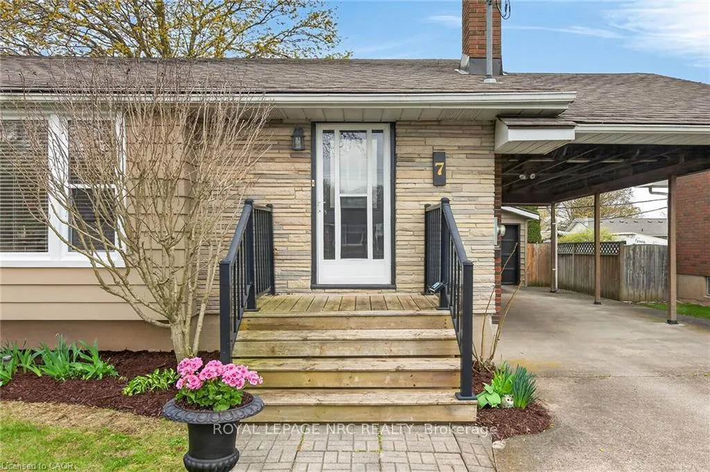 Photo 3 of 7 Coral Drive, St. Catharines, Lakeshore — HOMEH