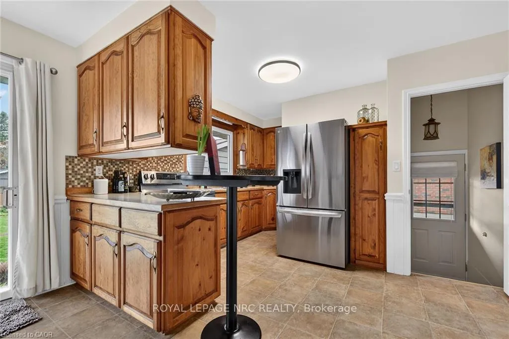 Photo 8 of 7 Coral Drive, St. Catharines, Lakeshore — HOMEH