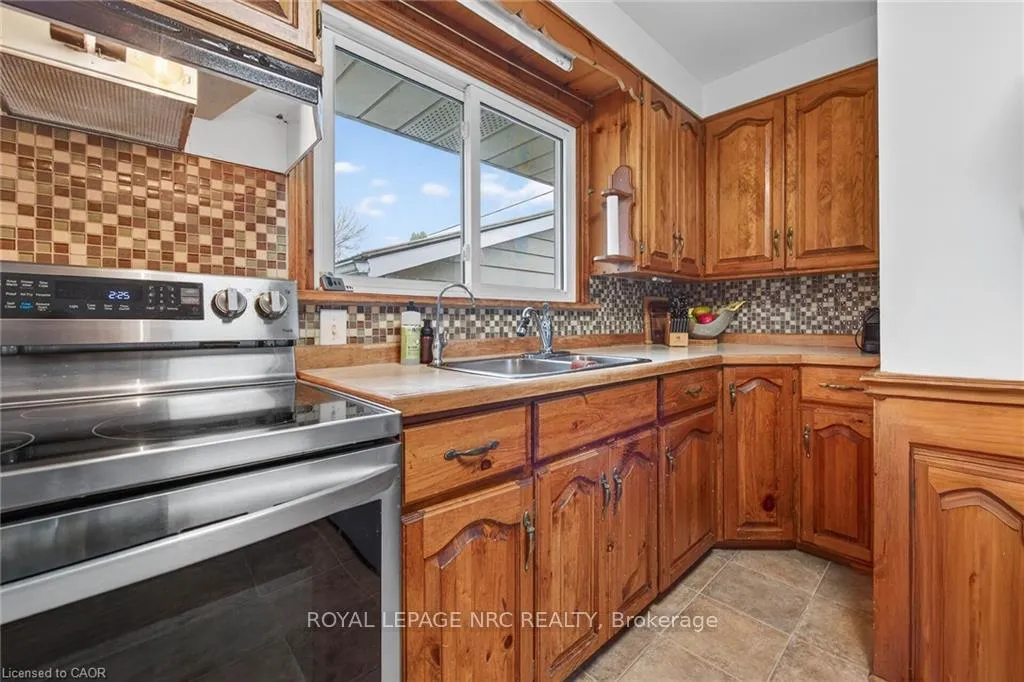 Photo 10 of 7 Coral Drive, St. Catharines, Lakeshore — HOMEH