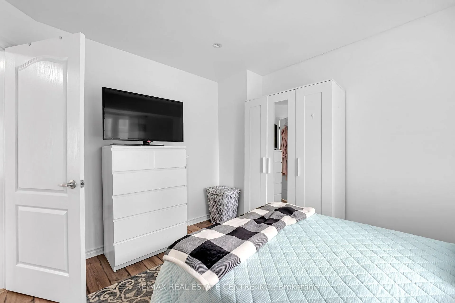 Photo 13 of 123 Bevington Road, Brampton, Northwest Brampton — HOMEH