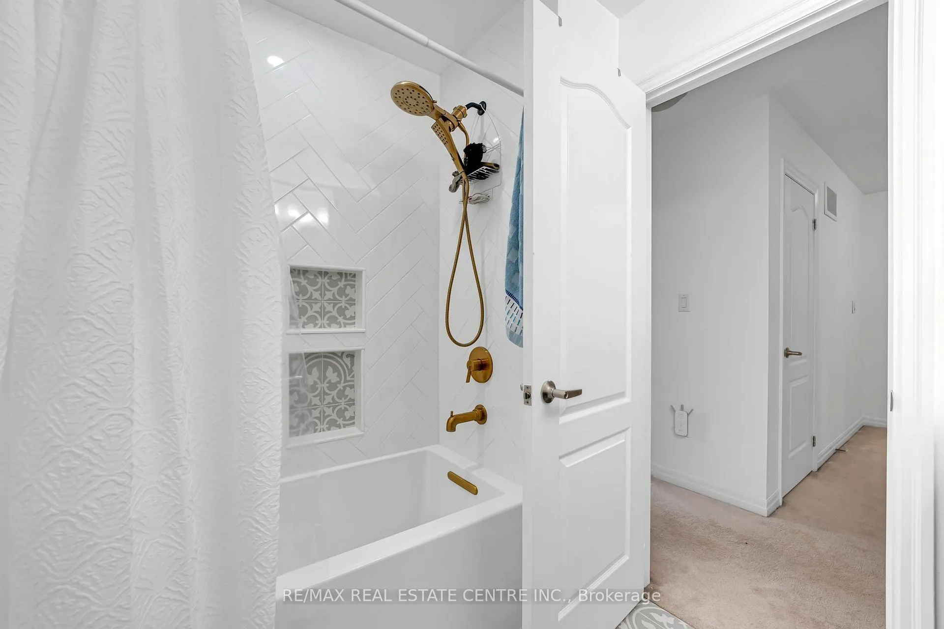 Photo 43 of 123 Bevington Road, Brampton, Northwest Brampton — HOMEH